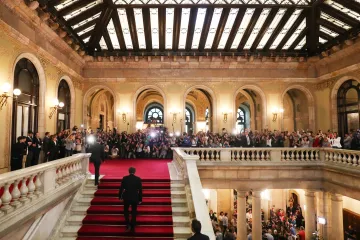 Nadešel den „D“? Katalánský parlament projedná odtržení, Madrid k němu vyslal policisty