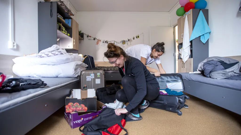 Studentky Univerzity Hradec Králové se stěhují z kolejí