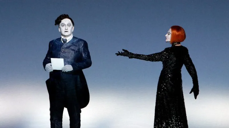 Miroslav Donutil a Soňa Červená ve hře Věc Makropulos