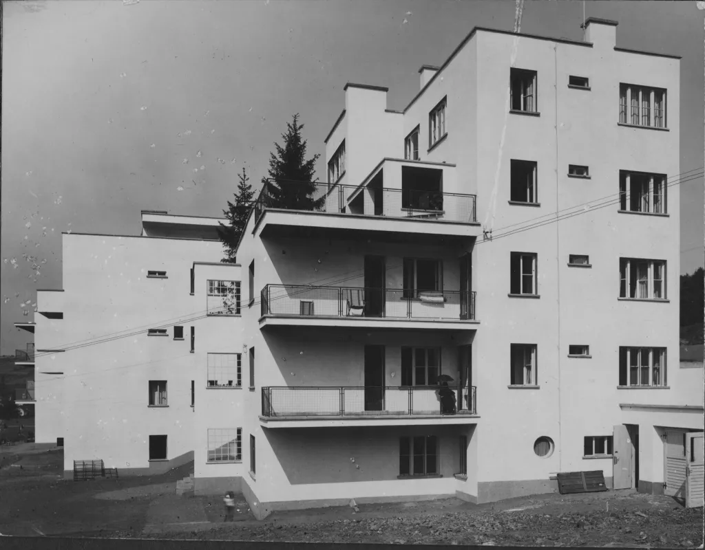 Fotografie z roku 1928. Architekt Bohuslav Fuchs. Penzion Radun v Bílé čtvrti v Luhačovicích