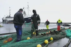 Finsko loví z moře „sítě duchů“. Změti plastových vláken, které zbyly po rybářích, chce recyklovat