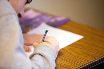 Odbory kvůli platům mluví o vydírání, vláda o kompromisu