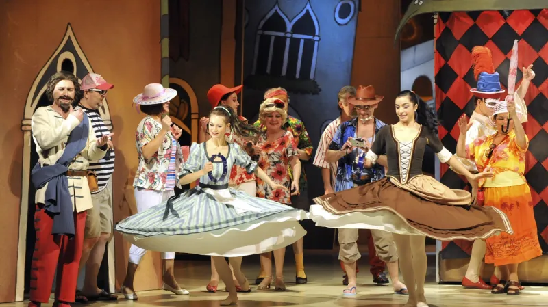 Opereta Noc v Benátkách v Národním divadle moravskoslezském. Kompletní scénu vytvořil Adolf Born.