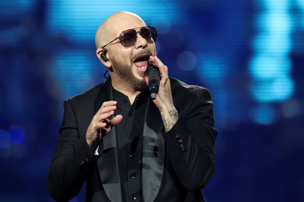 Americký zpěvák Armando Christian Pérez, známější pod uměleckým jménem Pitbull, hlásí názvem svého turné I’m Back!, že je zpátky. Zastaví se i v Praze, kde svou energickou show hodlá strhnout publikum 26. července