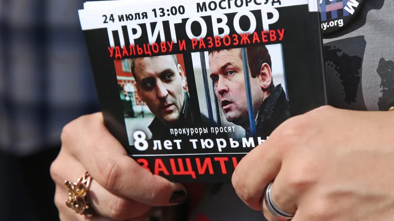 Demonstrace na podporu Udalcova a Razvozžajeva