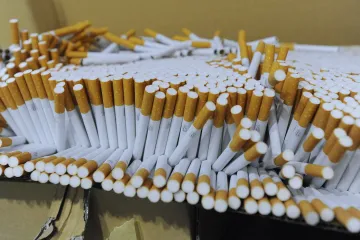 Senior si chtěl přilepšit k důchodu prodejem nelegálních cigaret. Může strávit až tři roky ve vězení
