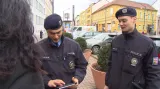 Policejní hlídka při práci v terénu