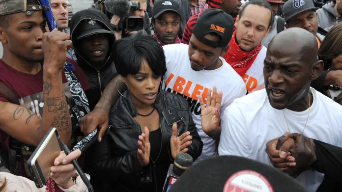 Baltimore slaví obvinění policistů ze zabití Freddieho Graye
