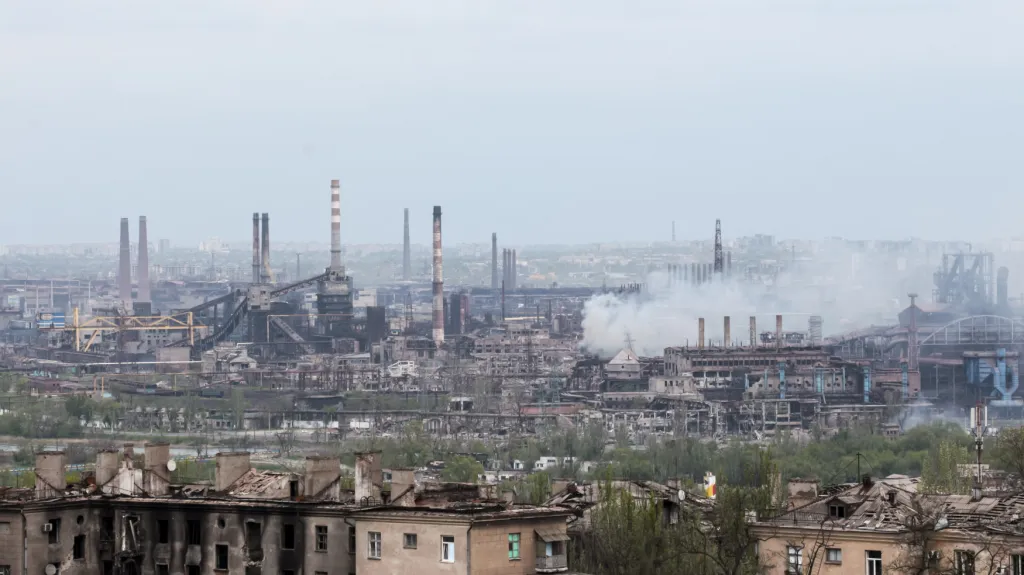 Ostřelované ocelárny Azovstal v Mariupolu