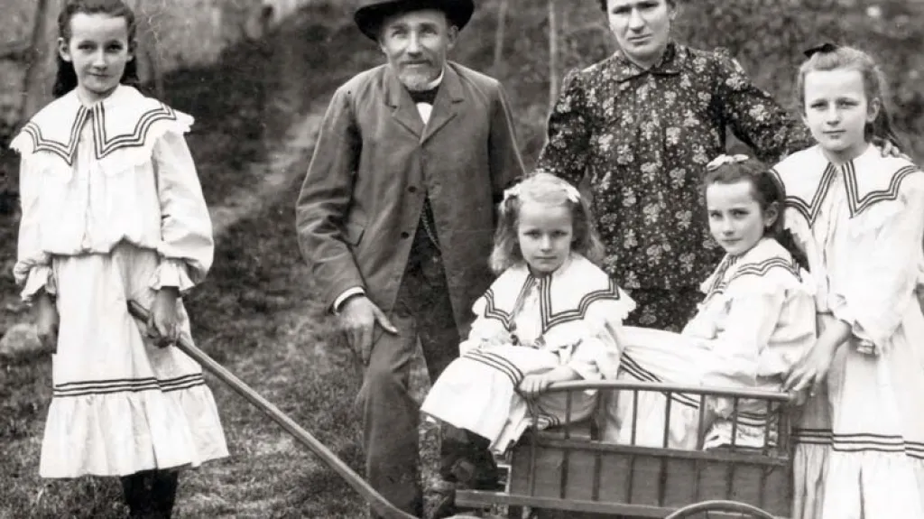 Rudolf Strimpl s manželkou a dcerami na Chlistově