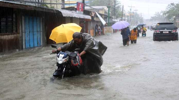 Tajfun Hagupit ve filipínské provincii  Camarines Sur