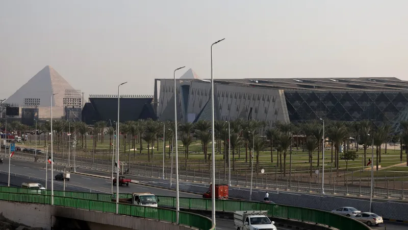 Pohled na Velké egyptské muzeum