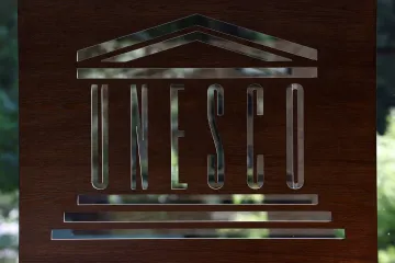 Spojené státy se po pěti letech vrátily do UNESCO. Čína a Rusko byly proti 