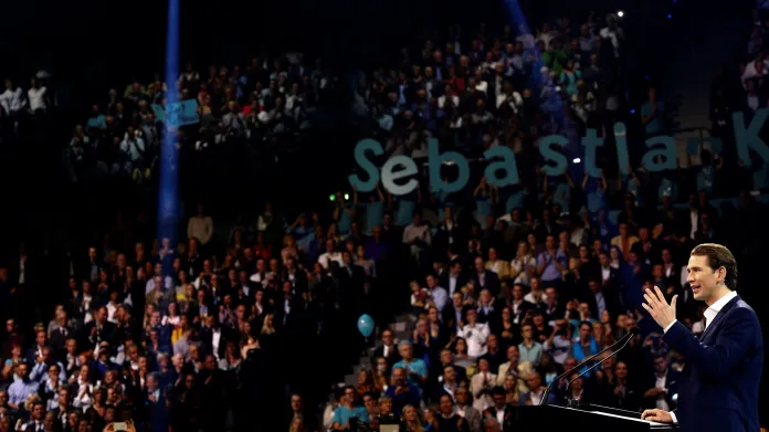 Sebastian Kurz dokáže hravě zaplnit sportovní haly
