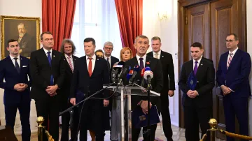 Zástupci ANO, SPD a Motoristů během podpisu koaliční smlouvy