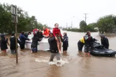 V důsledku povodní zemřelo v Austrálii 21 lidí. Premiér vyhlásil nouzový stav
