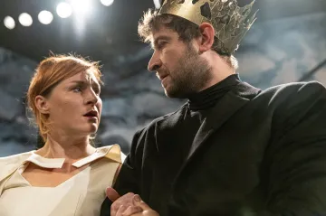 Nad Hradem se smráká. Letním shakespearovským slavnostem letos vládne Macbeth