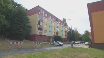 Evakuace lidí kvůli prasklinám v domě