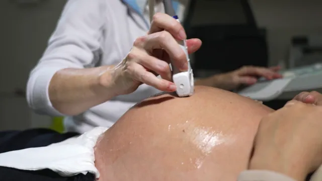 Demografové upozorňují na další citelný propad porodnosti