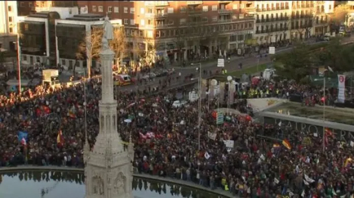 Protesty v Madridu přerostly v násilné srážky s policií
