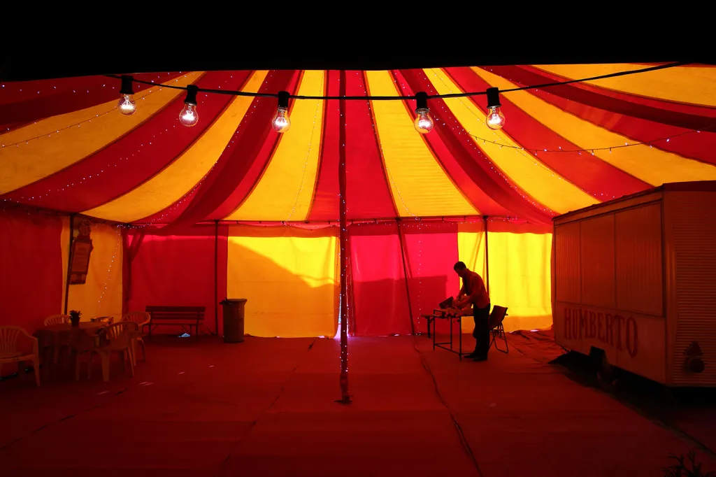 Nominace na vítěznou sérii Czech Press Photo 2018 (Umění a kultura): Cirkus Humberto