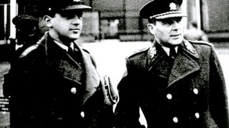 Jedna z posledních fotografií na svobodě – se synem Milanem ve Střešovicích (duben 1948)