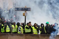 Slzný plyn v ulicích Paříže. Žluté vesty se znovu ozývají, mluvčí vlády musel být evakuován
