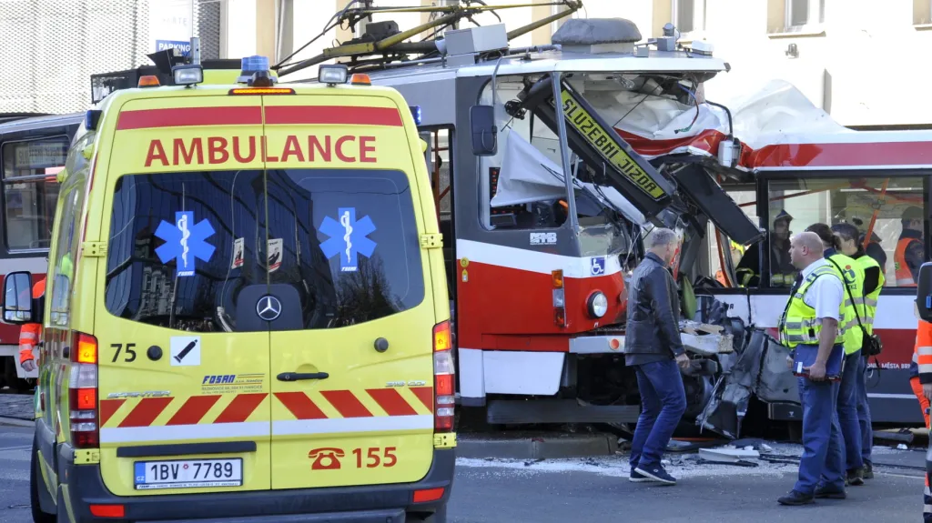 Nehoda tramvaje a trolejbusu v Brně
