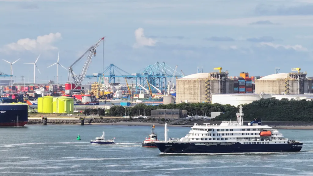 Výletní loď MV Hondius připlula do Rotterdamu