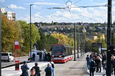 Praha otevřela tramvajovou trať mezi Divokou Šárkou a Dědinou. Ostrý provoz začne v pondělí