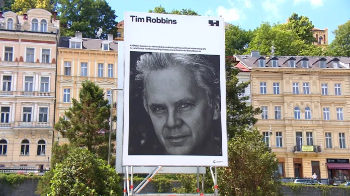 Plakát Tima Robbinse v Karlových Varech