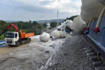 Technika vrací vagony na koleje. Trať u Mariánských Lázní bude zřejmě zavřená do pátku