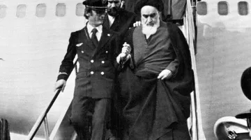 Hlavní postavou konfliktu na íránské straně byl šiitský důchovní Rúholláh Chomejní, který zemřel rok po konci války v roce 1989