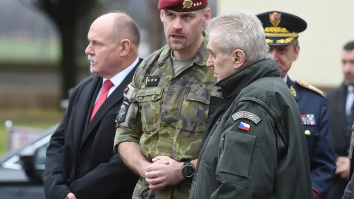 Prezident Zeman na návštěvě prostějovské základny