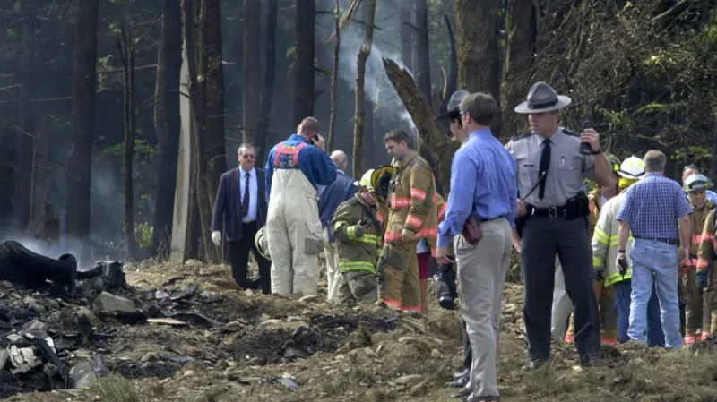 Hasiči a záchranáři na místě pádu letu číslo 93 v Shanksville (11. září 2001)