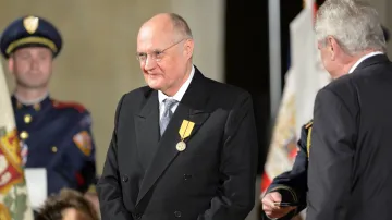 Medaili Za zásluhy udělil prezident filosofovi Václavu Bělohradskému