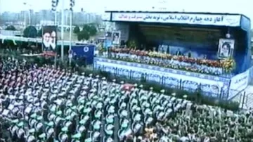 Ahmadínežád na oslavách islámské revoluce