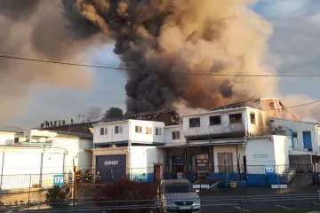 Požár haly v Kralupech nad Vltavou způsobil škodu minimálně 150 milionů