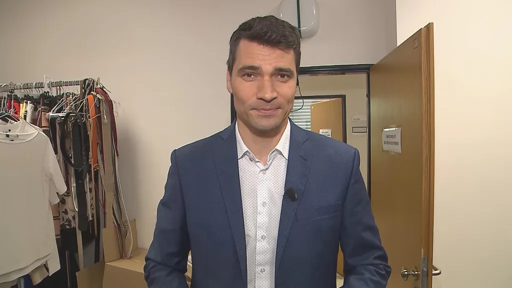 20 let ČT24: Moderátor ČT Daniel Stach a vedoucí Scénického provozu Jaroslava Voláková o fungování kostýmérny