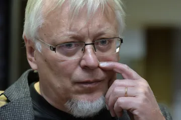 Způsob, jakým Ukrajina zvládá ruskou invazi, je velkou lekcí, říká spisovatel Kosatík