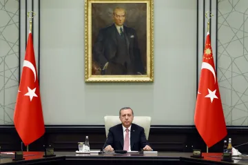 Masivní čistky v Turecku. Dotkly se už více než 60 tisíc lidí