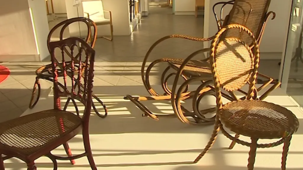 Židle z ohýbaného dřeva