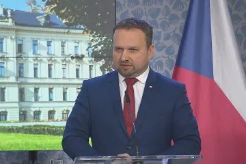 Vláda prosazuje výrazně nižší červnový růst důchodů. Mění pravidla za běhu, zlobí se opozice