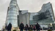 Policejní kordon před sídlem Polské televize