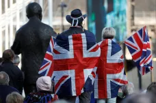 Britové volí nová zastupitelstva. Konzervativcům hrozí kvůli brexitu ztráta až tisíce křesel