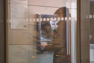 První banky jdou dolů s úroky u spořicích účtů, reagují na prosincové rozhodnutí centrální banky