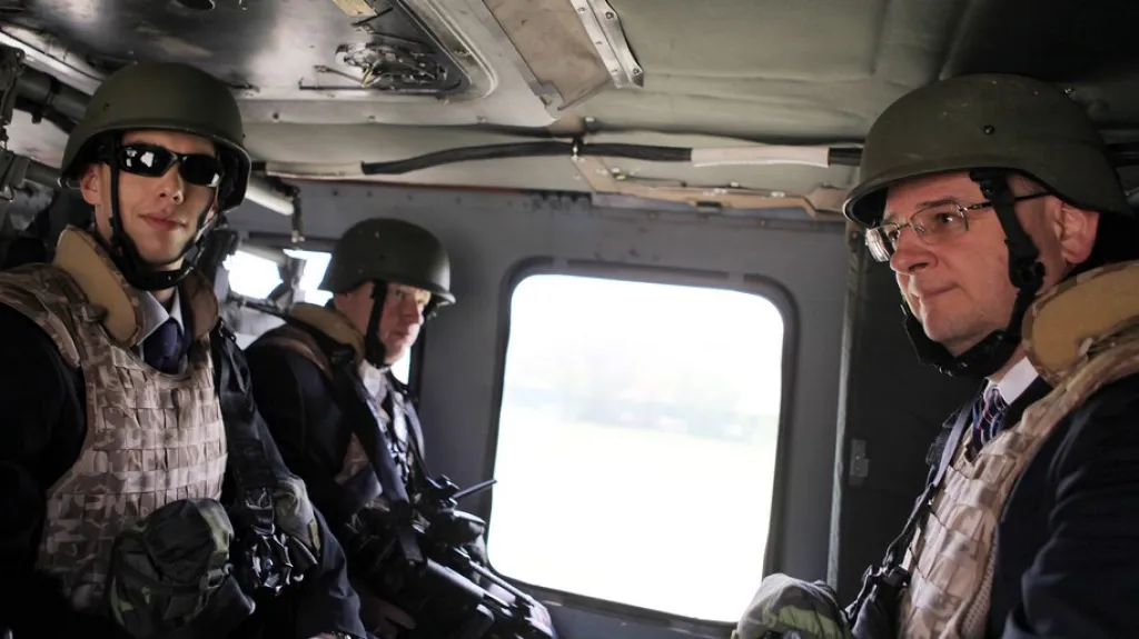 Petr Nečas (vpravo) při své druhé návštěvě Afghánistánu