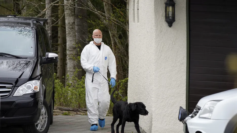 Politiet ransaker huset til Hagens