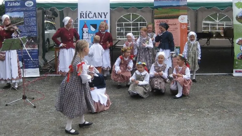 Z akce ve Strančicích