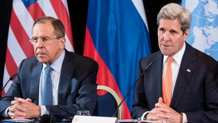Sergej Lavrov a John Kerry